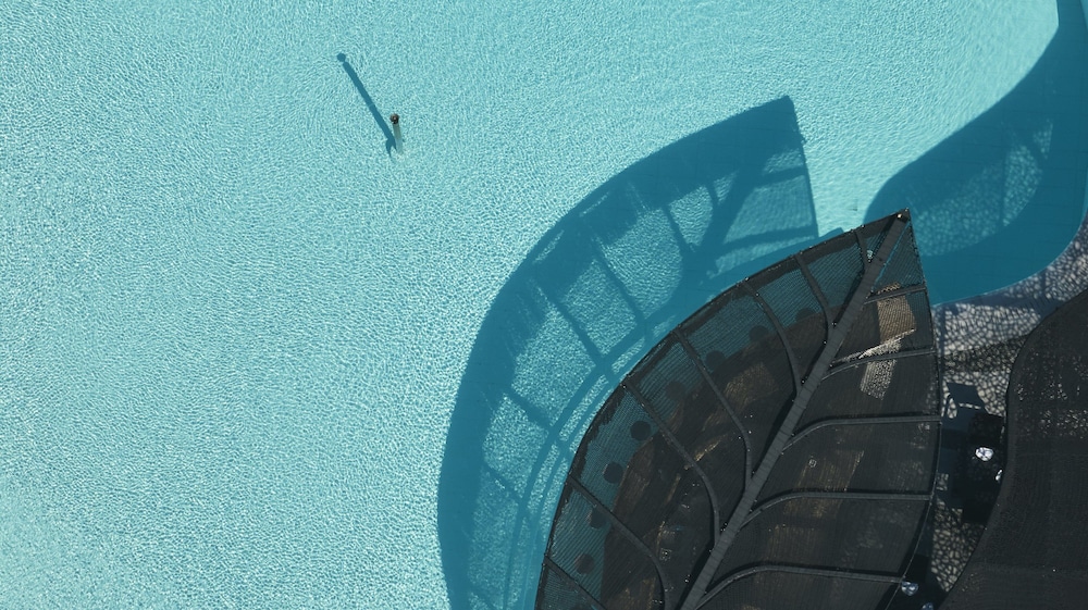 Myconian Imperial - Leading Hotels of the World — Swimming pool in Elia, South Aegean