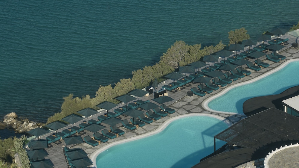 Myconian Imperial - Leading Hotels of the World — Swimming pool in Elia, South Aegean