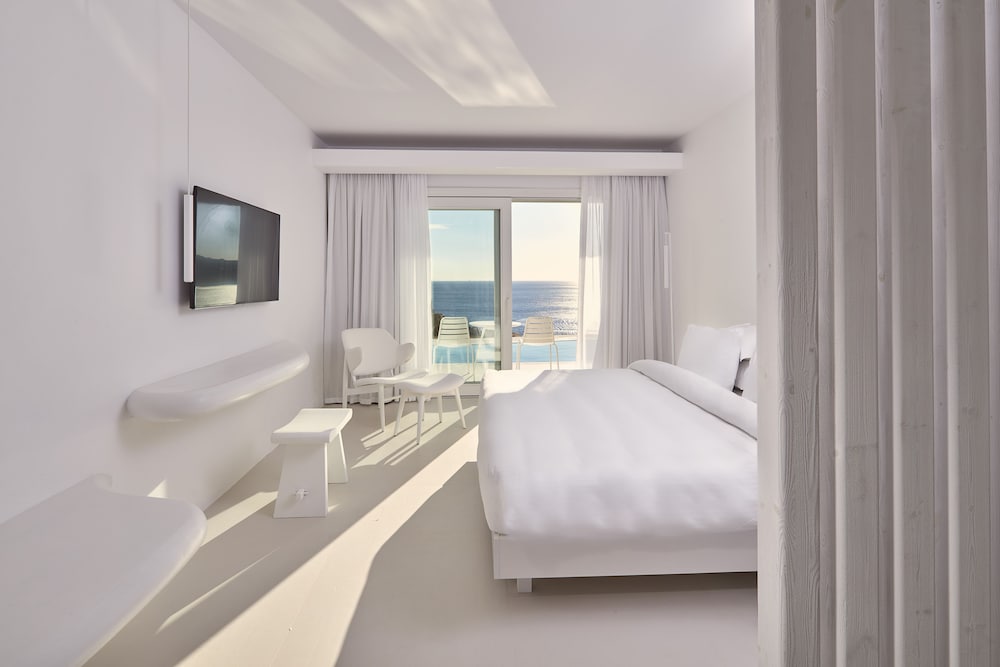 Myconian Imperial - Leading Hotels of the World — Hotel rooms in Elia, South Aegean