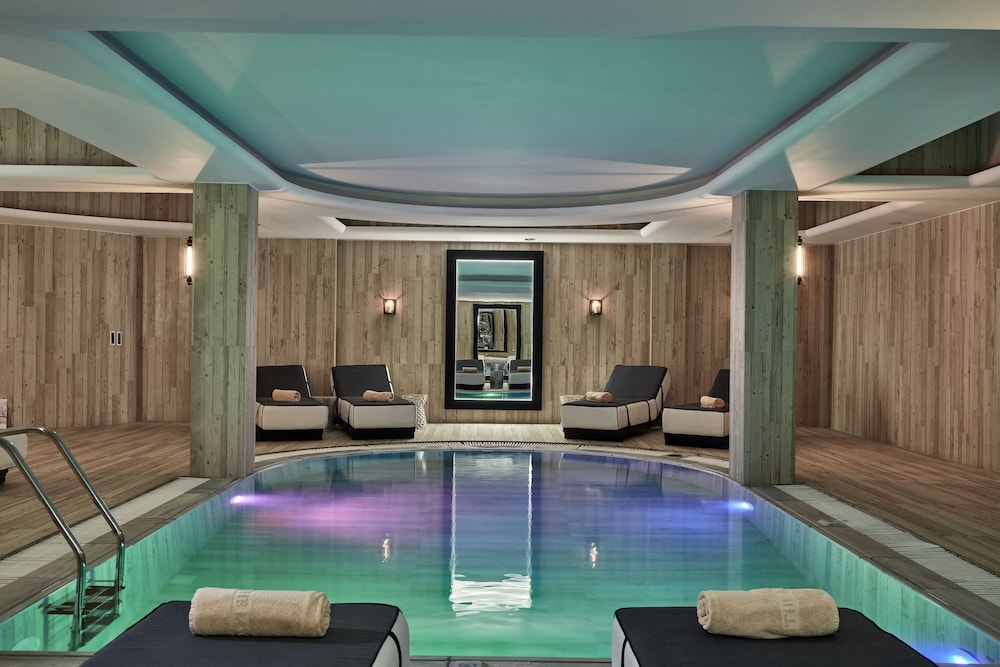 Myconian Imperial - Leading Hotels of the World — Swimming pool in Elia, South Aegean
