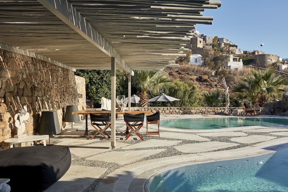 Myconian Imperial - Leading Hotels of the World — Swimming pool in Elia, South Aegean