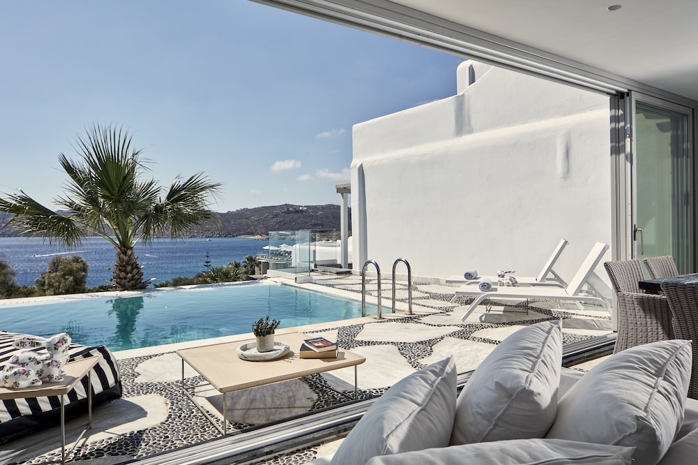 Myconian Imperial - Leading Hotels of the World — Swimming pool in Elia, South Aegean