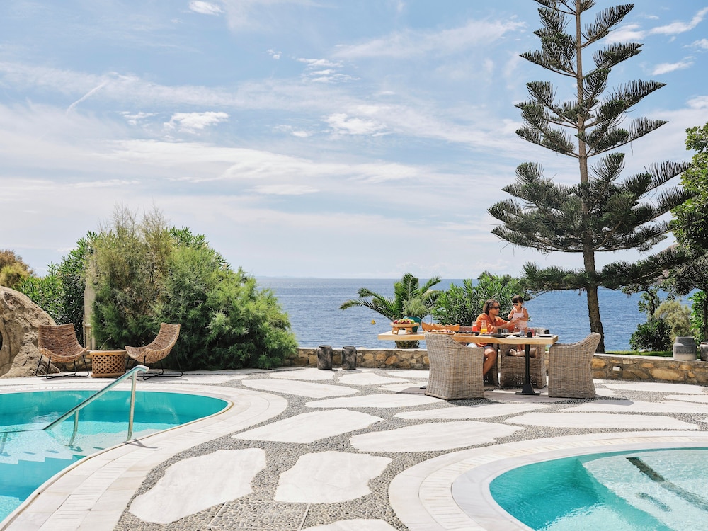 Myconian Imperial - Leading Hotels of the World — Swimming pool in Elia, South Aegean