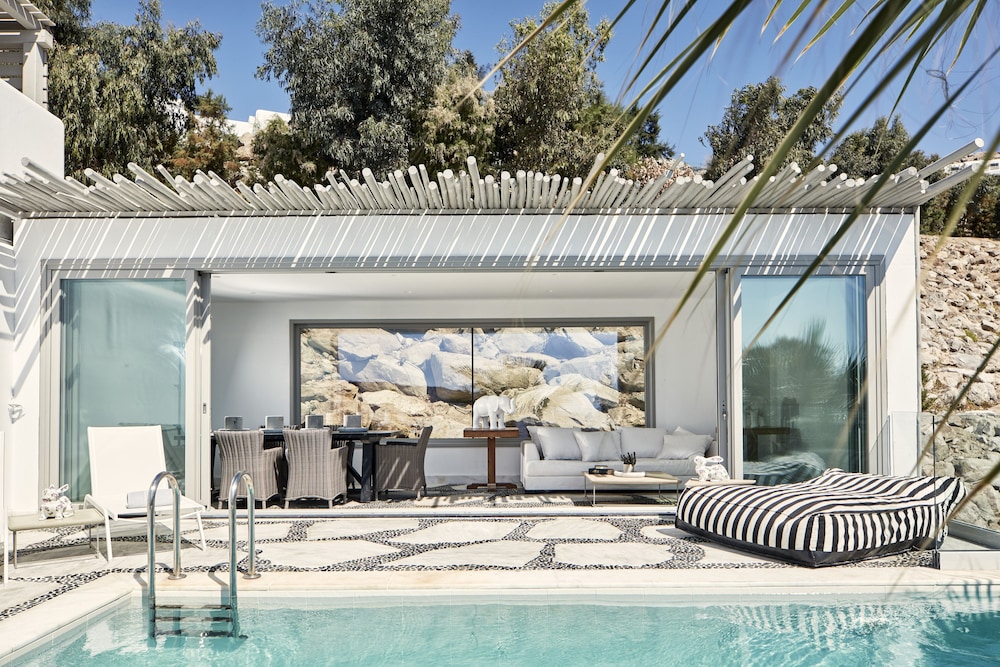 Myconian Imperial - Leading Hotels of the World — Swimming pool in Elia, South Aegean