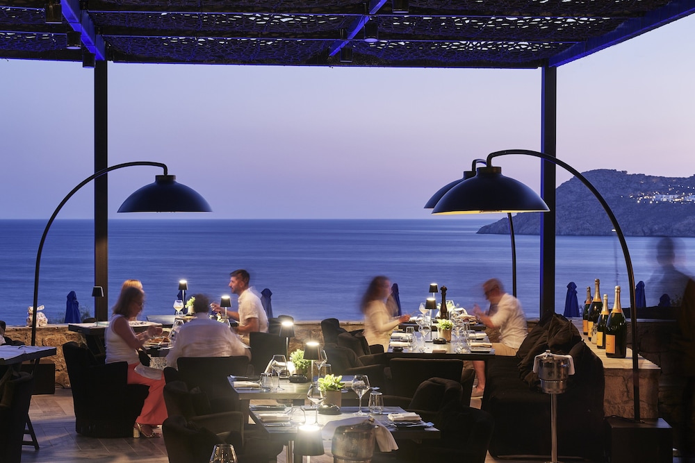 Myconian Imperial - Leading Hotels of the World — Restaurant & bars in Elia, South Aegean