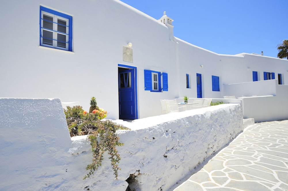 Mykonos Beach Hotel — Hotel building in Mykonos Town, South Aegean