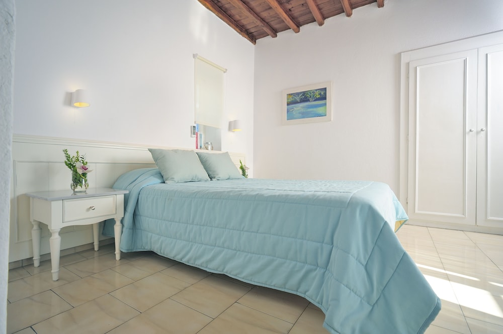 Mykonos Beach Hotel — Hotel rooms in Mykonos Town, South Aegean