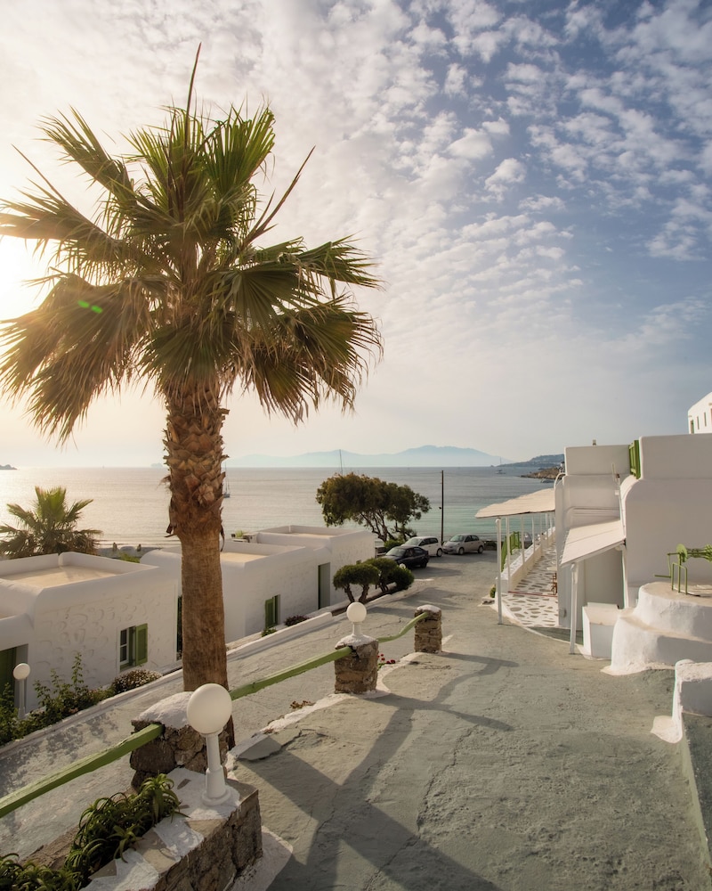 Mykonos Beach Hotel — Hotel building in Mykonos Town, South Aegean