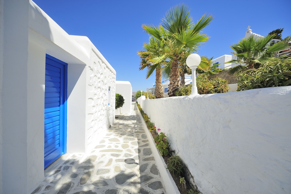 Mykonos Beach Hotel — Hotel building in Mykonos Town, South Aegean
