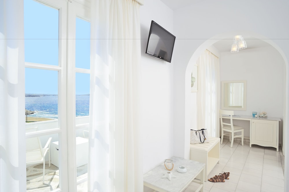Mykonos Beach Hotel — Hotel rooms in Mykonos Town, South Aegean