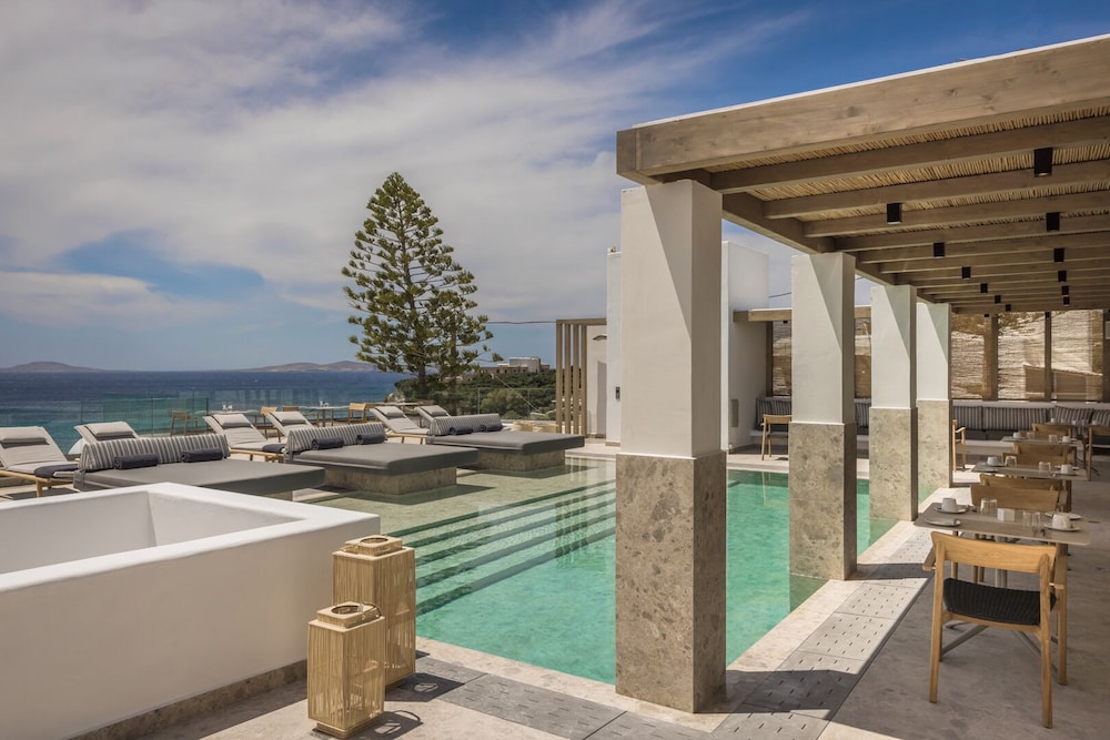 Grace Mykonos — Swimming pool in Agios Stefanos, South Aegean