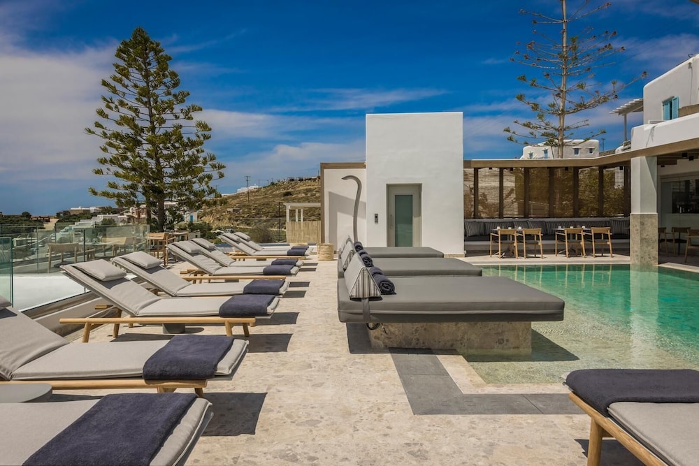 Grace Mykonos — Swimming pool in Agios Stefanos, South Aegean