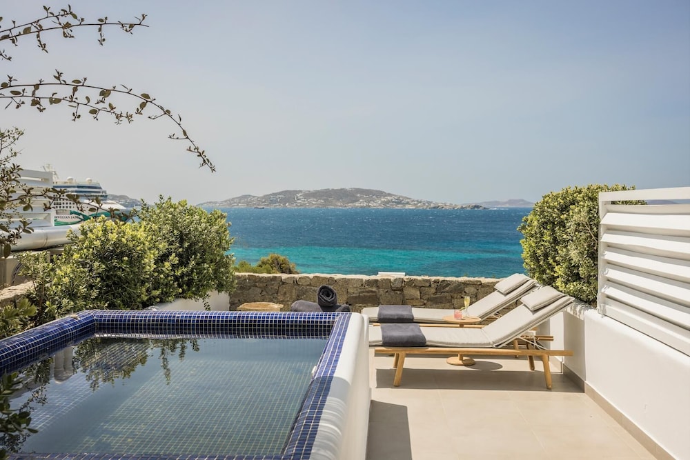 Grace Mykonos — Swimming pool in Agios Stefanos, South Aegean