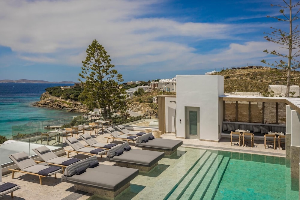 Grace Mykonos — Swimming pool in Agios Stefanos, South Aegean