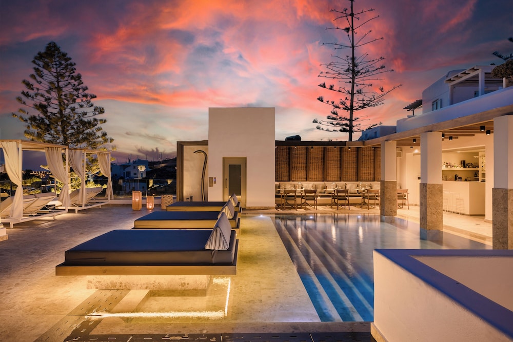Grace Mykonos — Swimming pool in Agios Stefanos, South Aegean