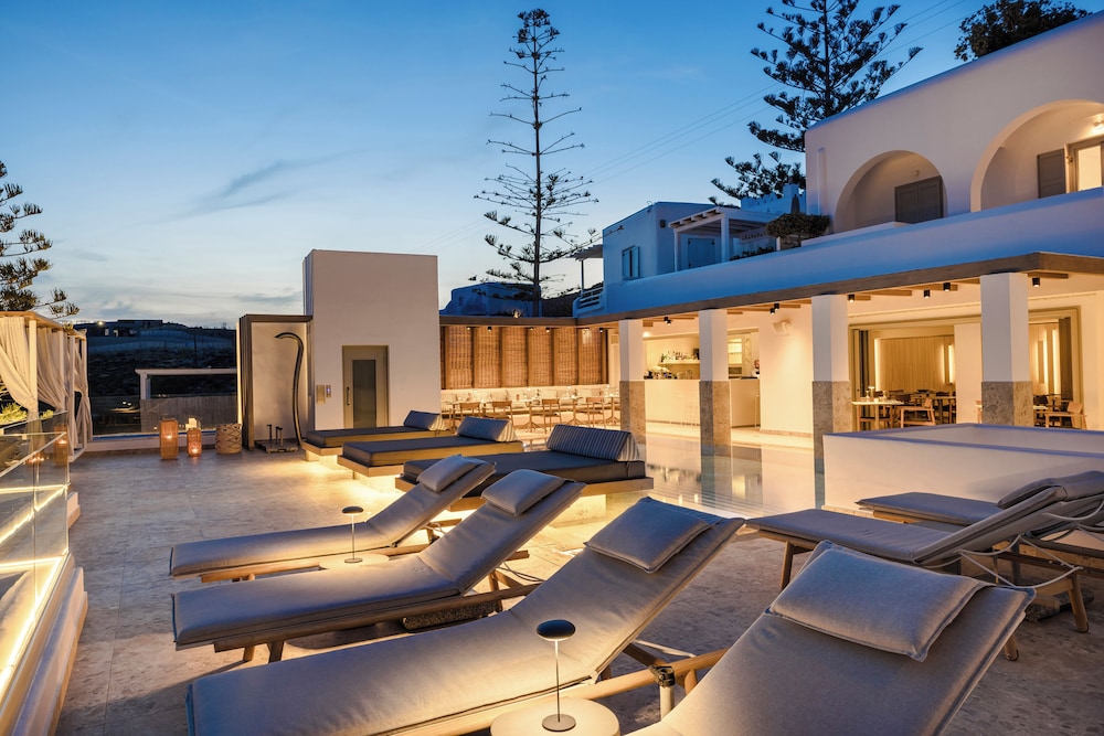 Grace Mykonos — Swimming pool in Agios Stefanos, South Aegean