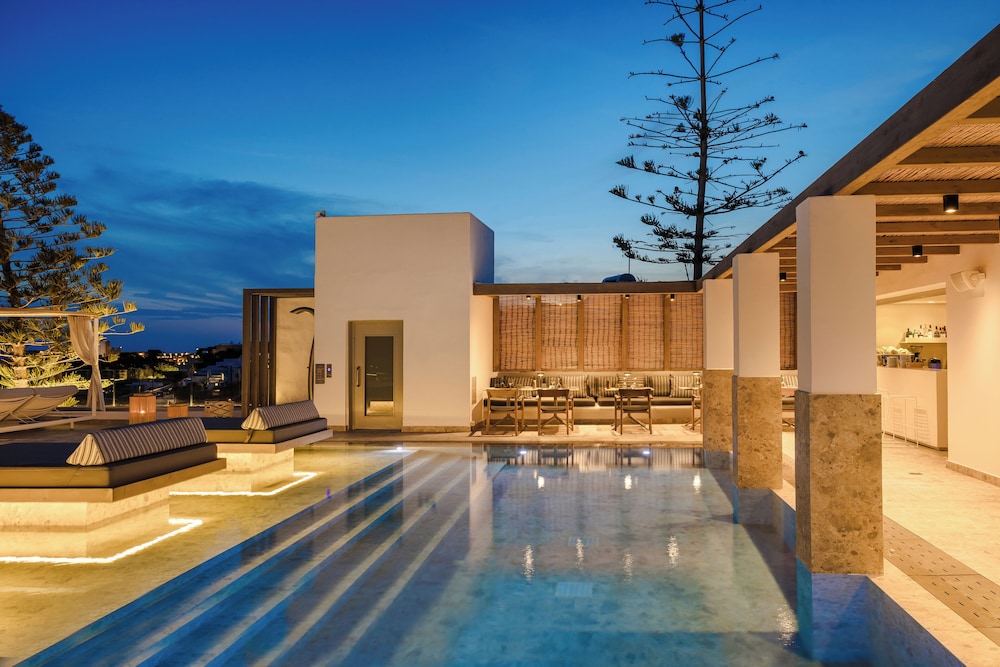 Grace Mykonos — Swimming pool in Agios Stefanos, South Aegean
