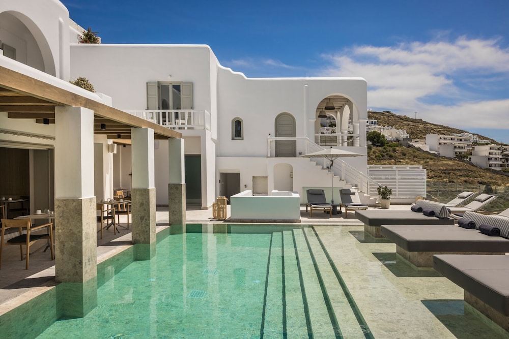 Grace Mykonos — Swimming pool in Agios Stefanos, South Aegean