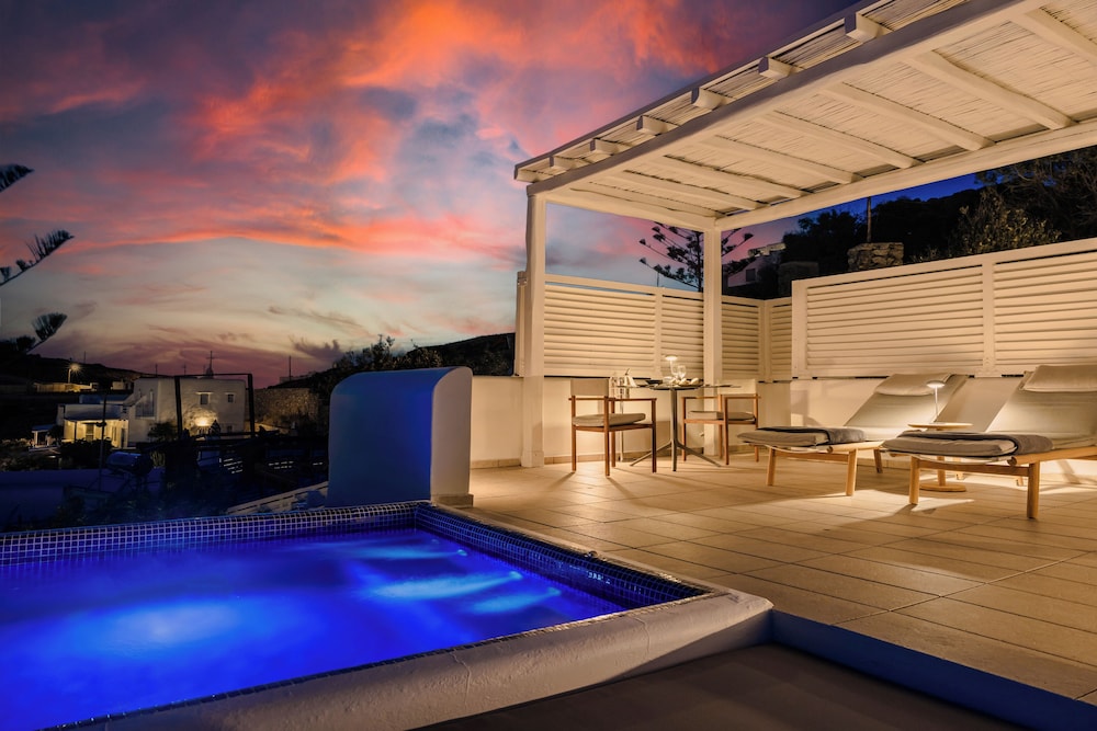 Grace Mykonos — Swimming pool in Agios Stefanos, South Aegean
