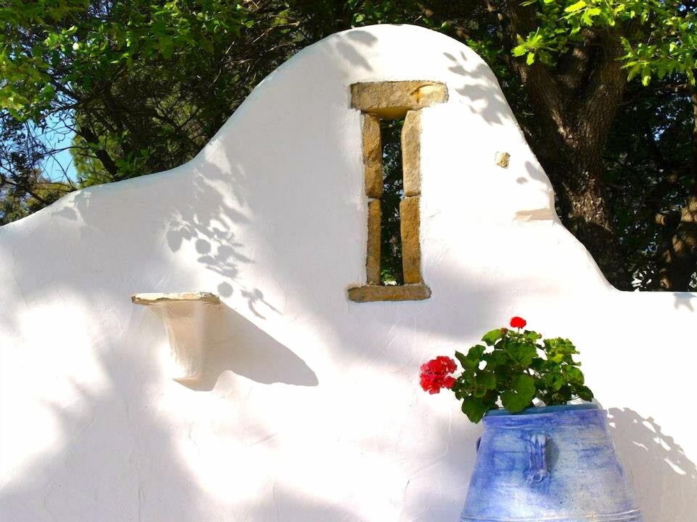 Nathalie Hotel — Hotel building in Ialyssos, South Aegean