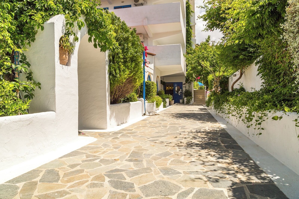 Nathalie Hotel — Hotel building in Ialyssos, South Aegean