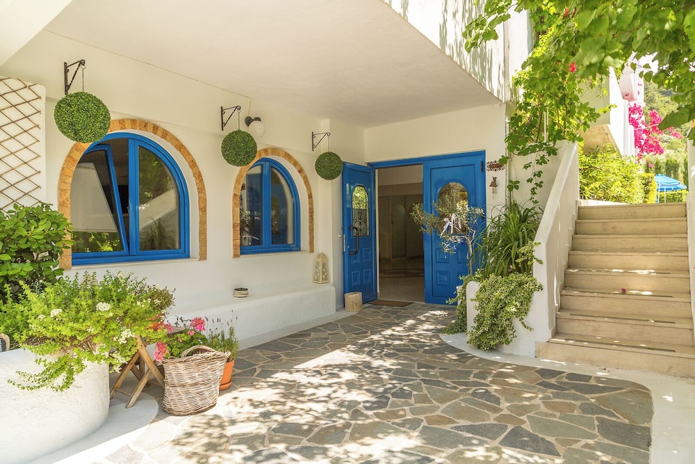 Nathalie Hotel — Hotel building in Ialyssos, South Aegean