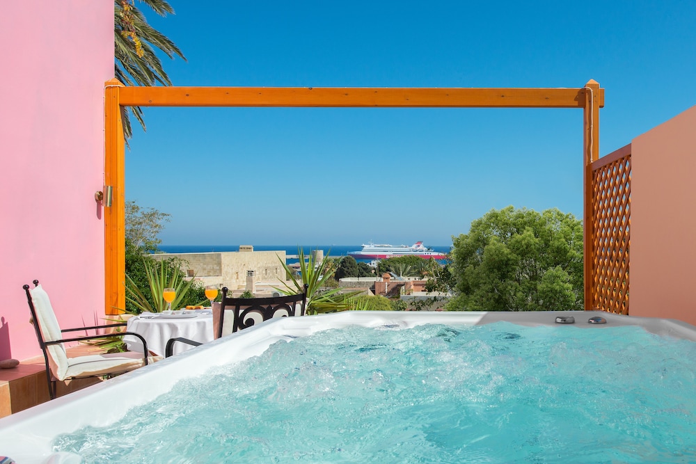 Nikos Takis Fashion Boutique Hotel
