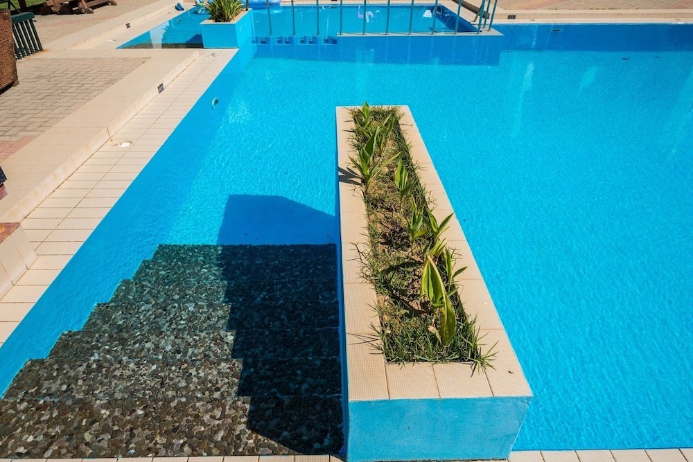 Nireas Hotel — Swimming pool in Chania