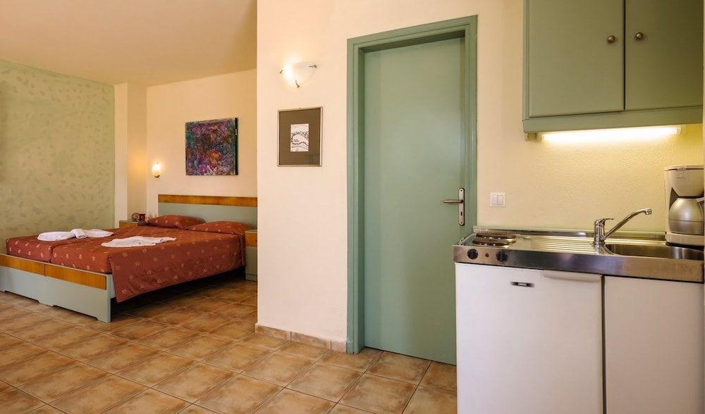 Nireas Hotel — Hotel rooms in Chania