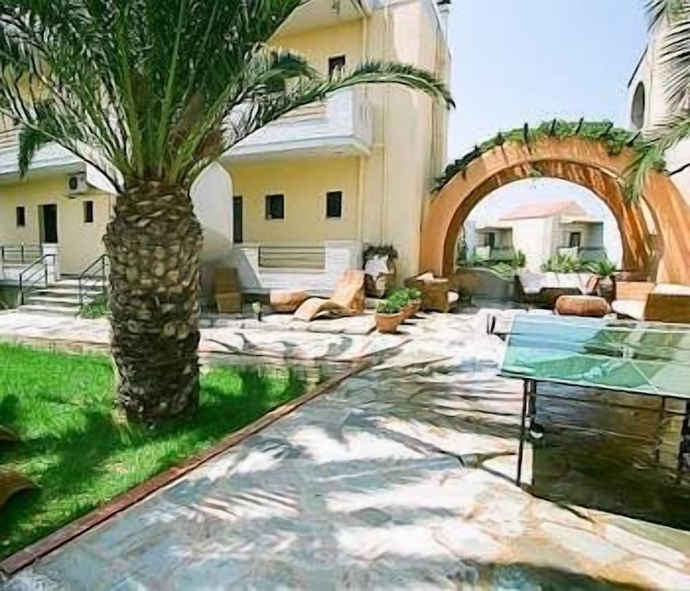 Nireas Hotel — Hotel building in Chania