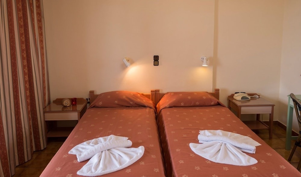 Nireas Hotel — Hotel rooms in Chania