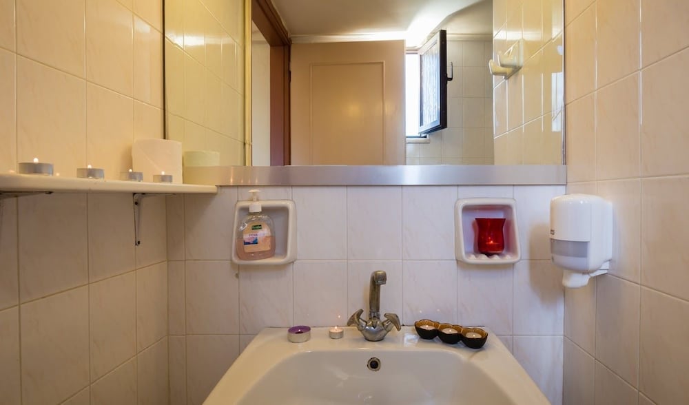 Nireas Hotel — Hotel rooms in Chania