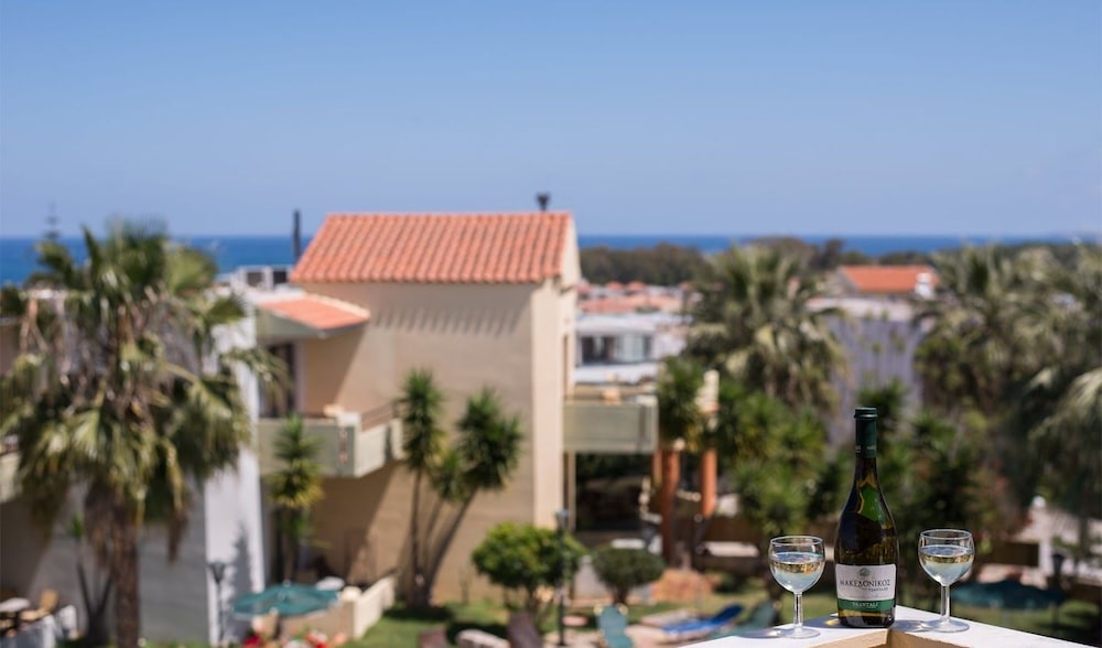 Nireas Hotel — Hotel rooms in Chania