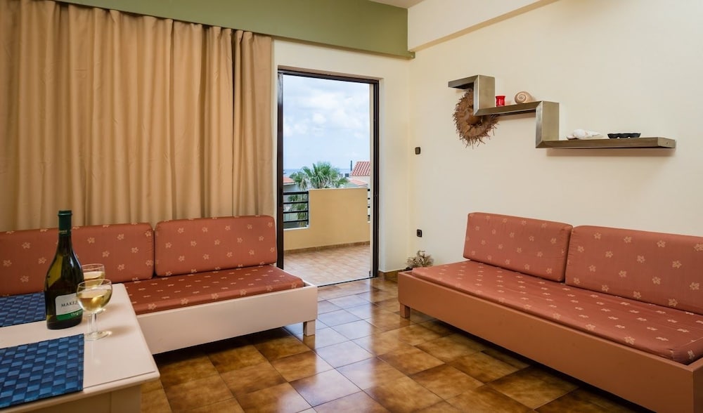 Nireas Hotel — Hotel rooms in Chania
