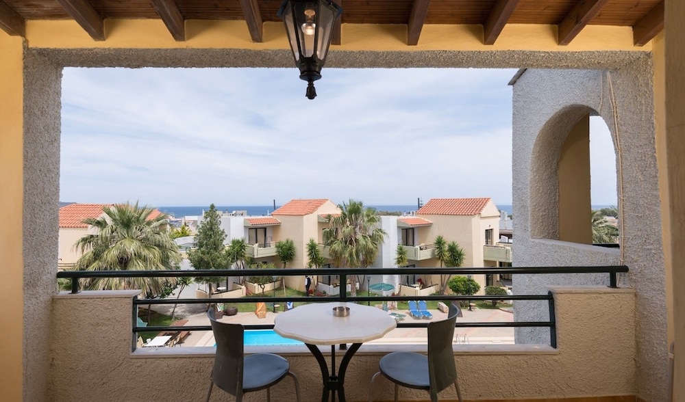 Nireas Hotel — Hotel rooms in Chania