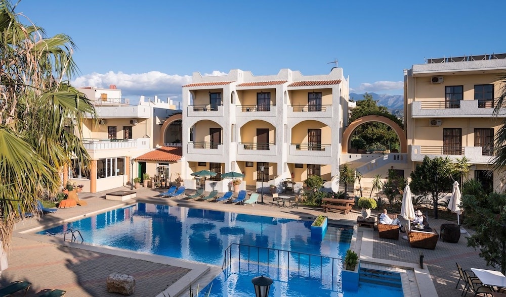 Nireas Hotel — Swimming pool in Chania