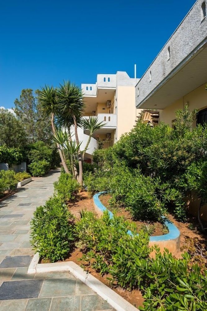 Nireas Hotel — Swimming pool in Chania