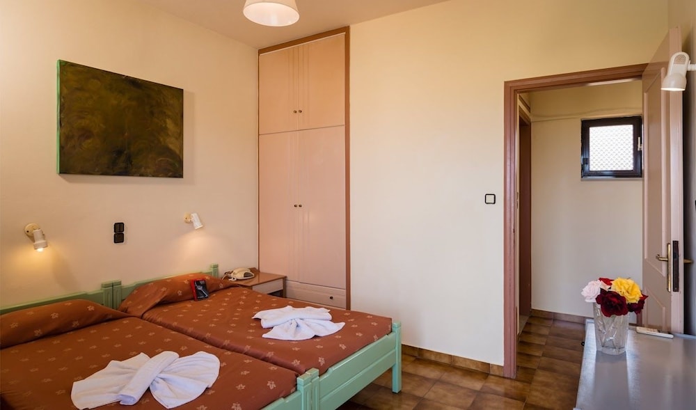 Nireas Hotel — Hotel rooms in Chania