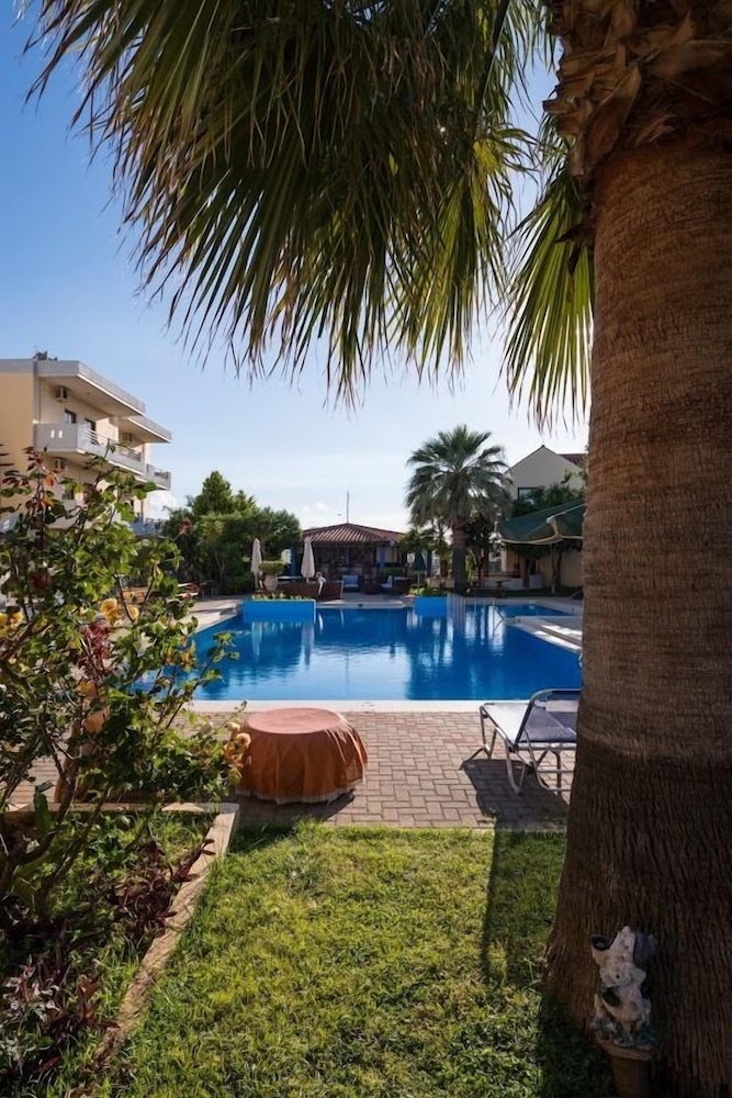 Nireas Hotel — Swimming pool in Chania