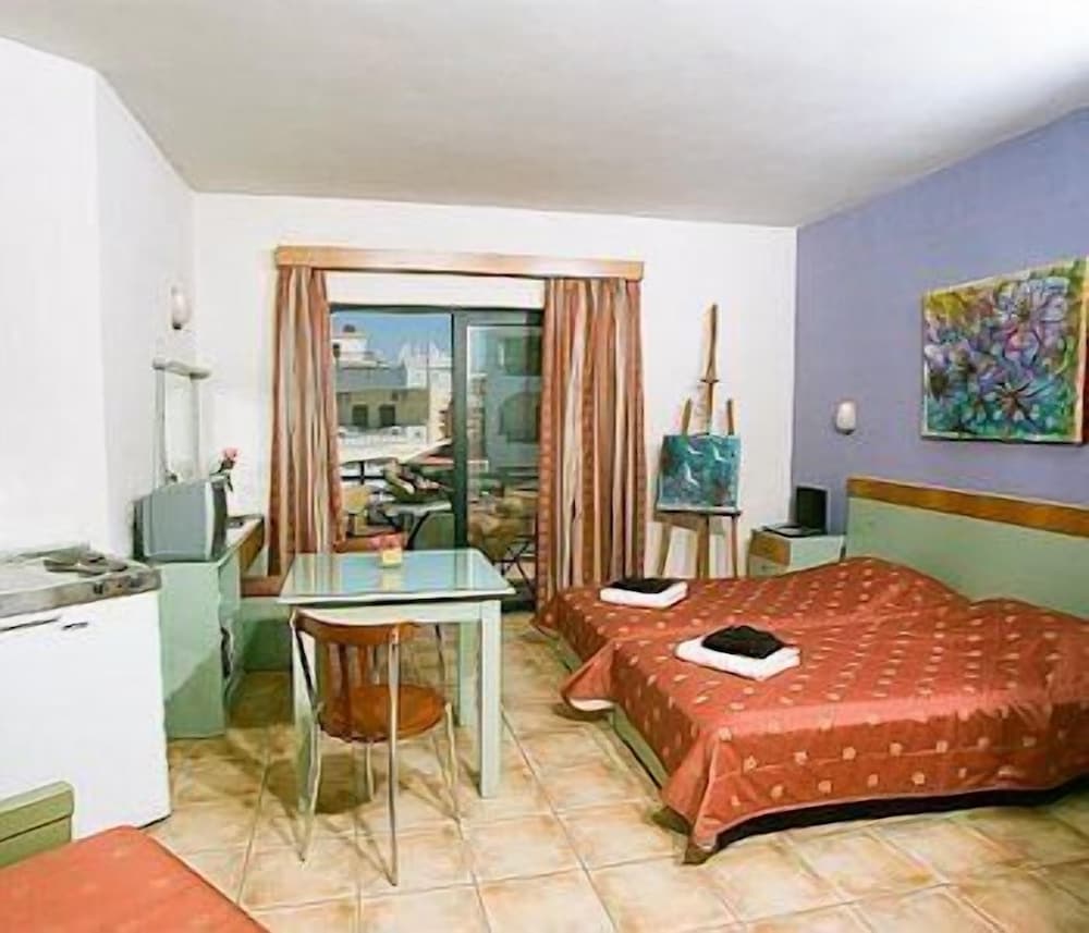 Nireas Hotel — Hotel rooms in Chania
