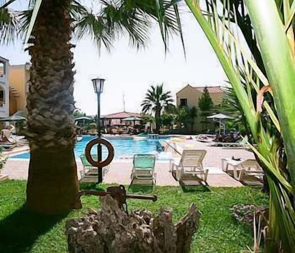Nireas Hotel — Hotel building in Chania