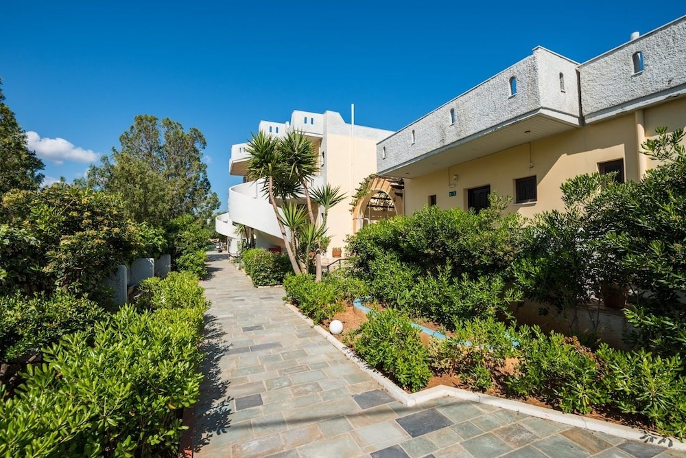 Nireas Hotel — Hotel building in Chania