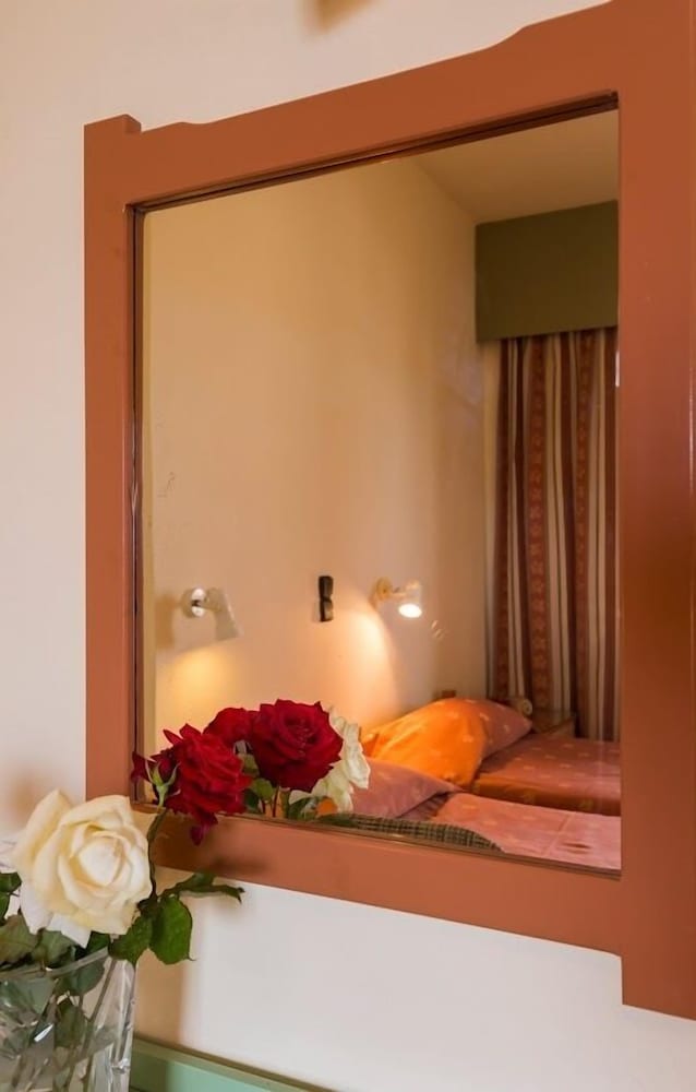 Nireas Hotel — Hotel rooms in Chania