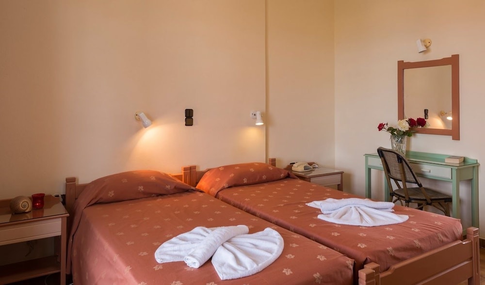 Nireas Hotel — Hotel rooms in Chania