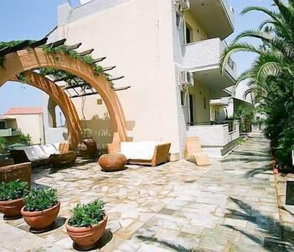 Nireas Hotel — Hotel building in Chania