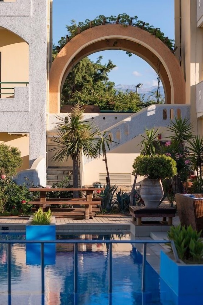 Nireas Hotel — Hotel building in Chania