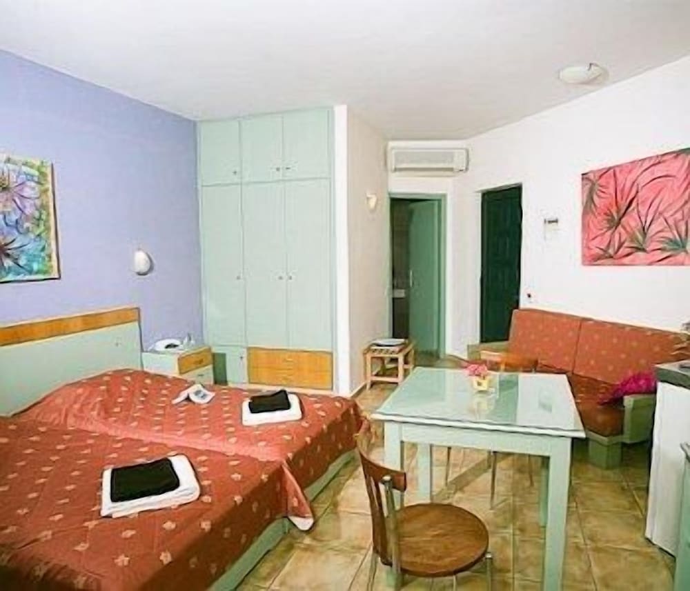 Nireas Hotel — Hotel rooms in Chania