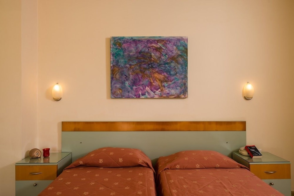 Nireas Hotel — Hotel rooms in Chania