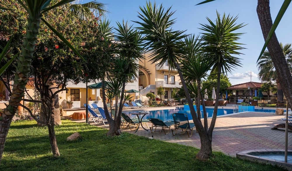 Nireas Hotel — Hotel building in Chania
