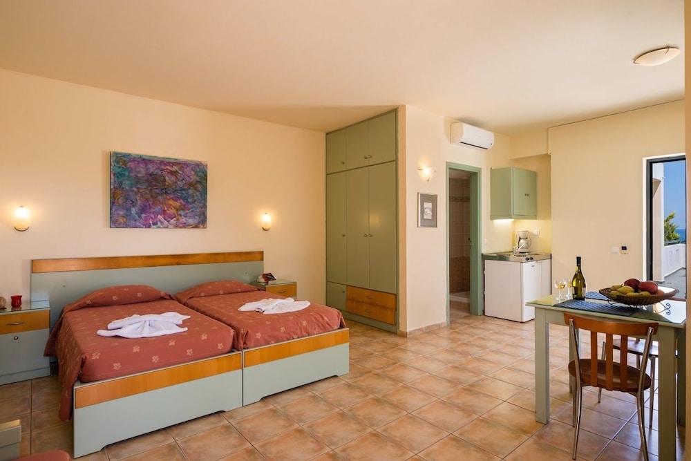 Nireas Hotel — Hotel rooms in Chania